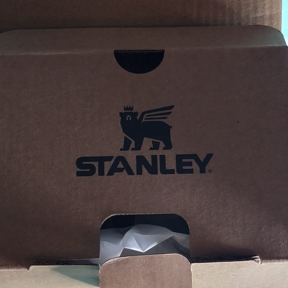 NEW 40oz Soft Rain Mint Stanley 2.0 Quencher Exclusive New in Box!! - Picture 8 of 9
